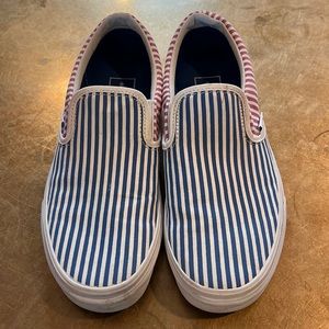 Women’s Vans tennis shoes. Size 7.5. Barely used.